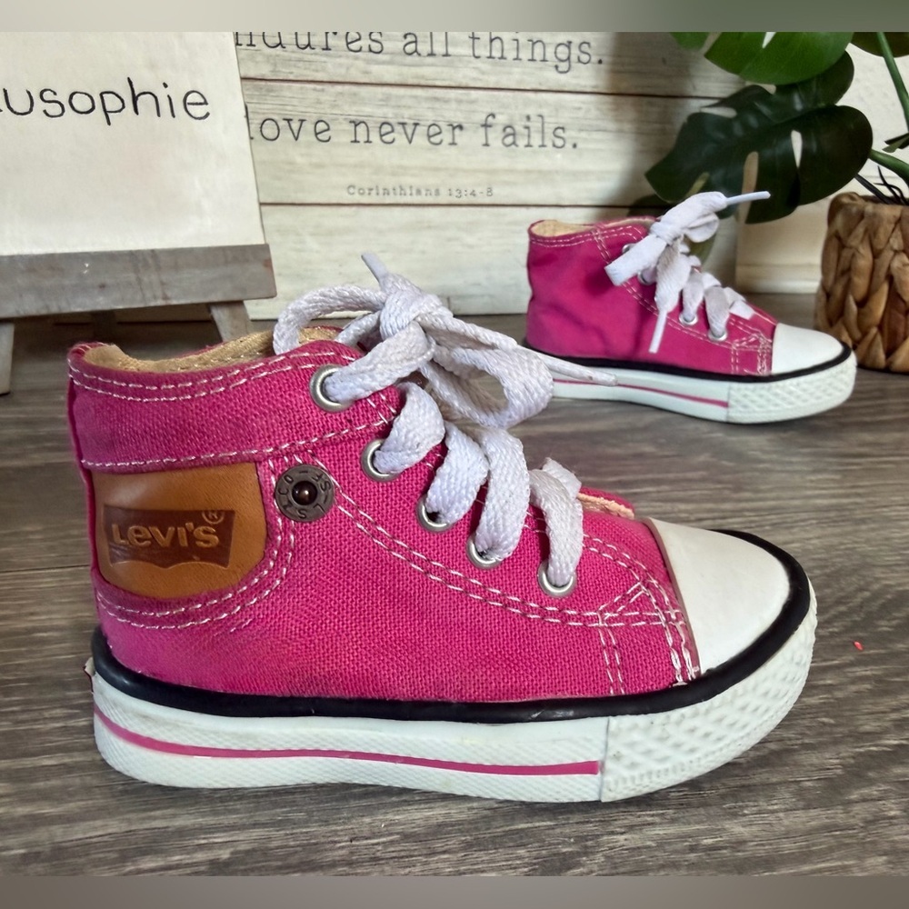 Levi's Kids Pink High-Top Canvas Sneakers. Size MX 12= US 5C